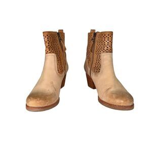 Trask Women Tina Perforated Chunky Heel Distressed Ankle Boot Size 7 Beige Tan